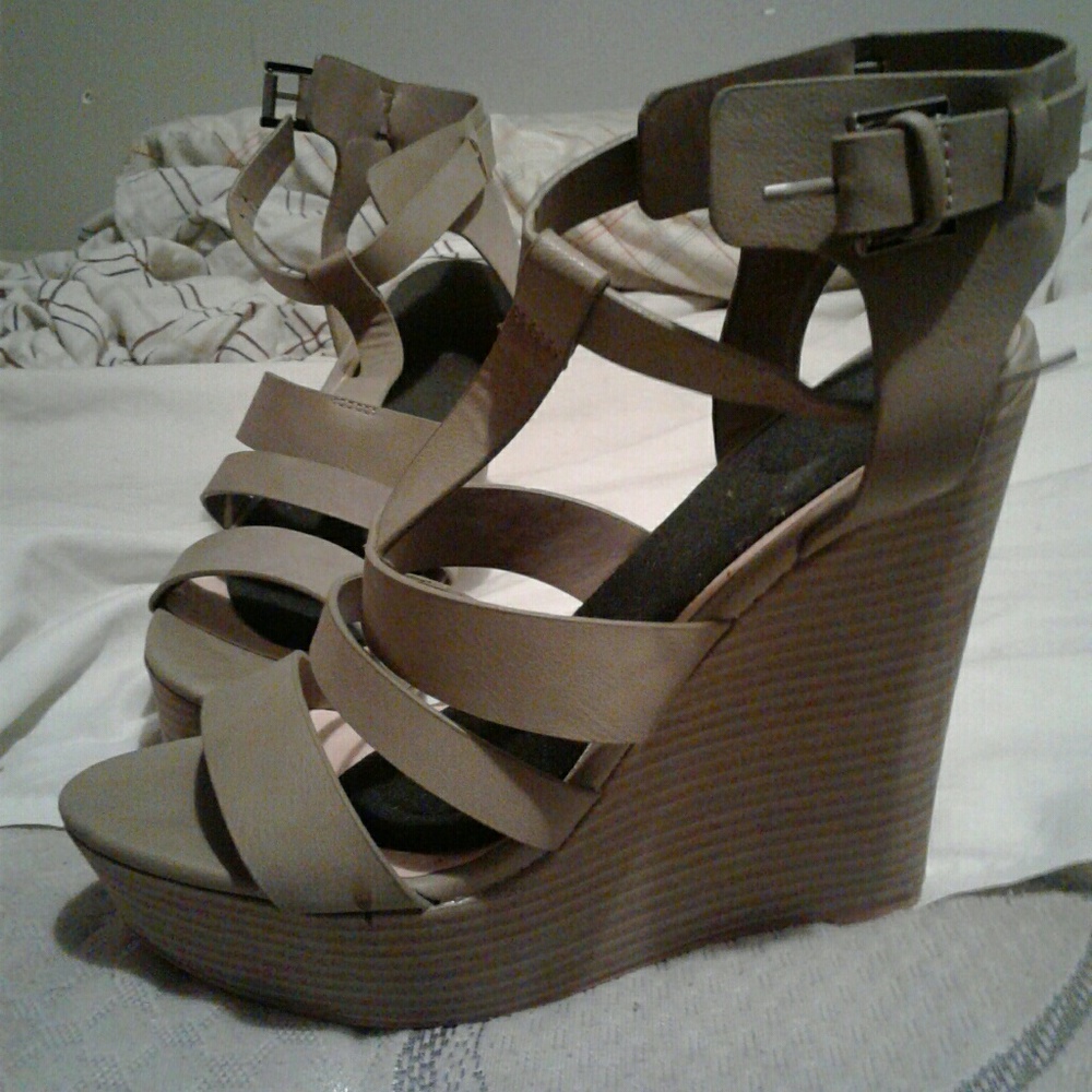 Shoe dazzle wedges